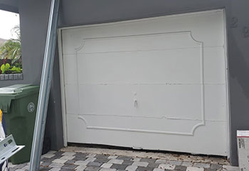 Garage Door Off Track - Waccabuc